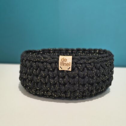 Kosz ze złotą nitką