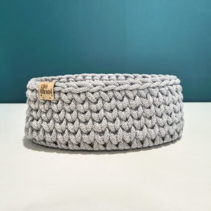 Owalny koszyk z drewienkiem- szary