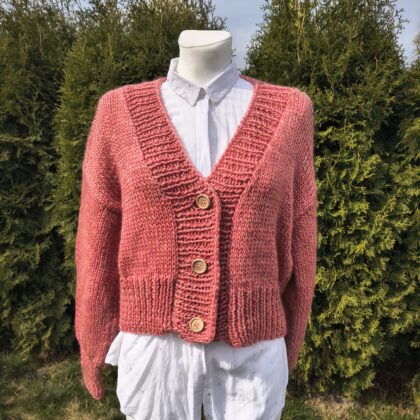 Łososiowy sweter kardigan